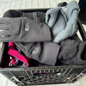 womens hats and gloves