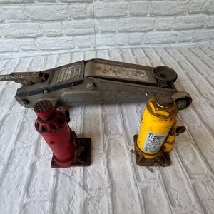 Car jack and stands