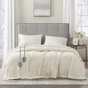 Beautyrest luxury heated blanket queen size waffle, plush with Sherpa, Retail $80 reverse two controllers included for temperature control 84“ x 90“
