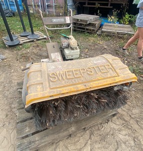 Sweepster Broom - 5 hp Briggs and Stratton