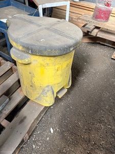 Oil Dry Container