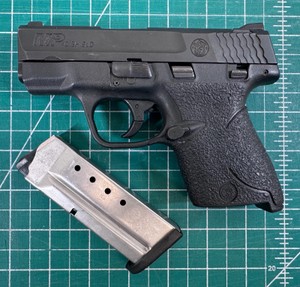 Smith & Wesson MP. 40 Shield .40 S&W 3" Barrel Thumb Safety