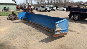 Box pusher snow plow