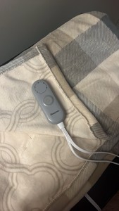 Beautyrest reversible heated blanket with 5 heat settings - out of package but never used - heats quickly