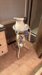 3-tier shabby-chic stand w enamel wash basinpitcher
