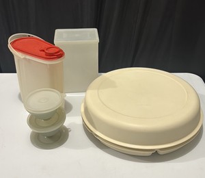 Misc Tupperware 5 PC Set with Lids