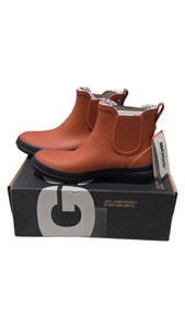Retail value $110 Bogs Amanda II Chelsea Boots Burnt Orange Womens Size 9 Waterproof New in Box