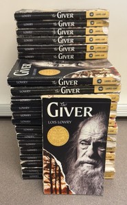 The giver  (r218)