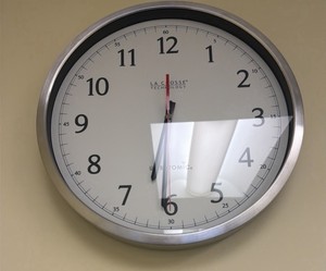 Wall clock by lacrosse technology (R218)