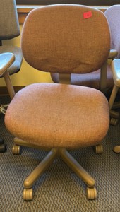 chair  (r218)