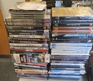 lot of DVDs (R216)