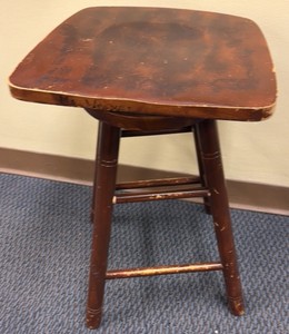 STOOL (R214)