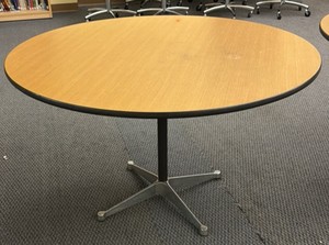 48 inch round table  (r203)