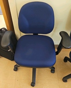 blue office chair (Hall 2F)