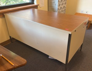 desk  (r212)