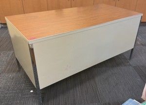 desk  (r213)