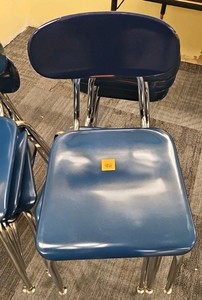 eight students chair  (r213)
