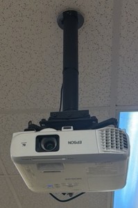 epson projector  (r213)