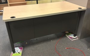desk  (r210)