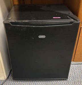 mini fridge (r208)