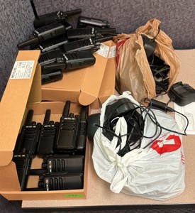 RETCI5 model RT 68 walkie-talkies (r206)