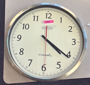 Wall clock by lacrosse technology (R217)
