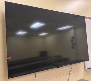 insignia TV with wall bracket (R129)