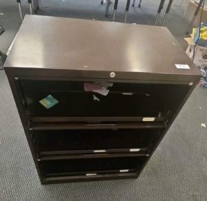 metal cabinet  (r211)