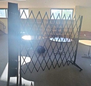 lockable double folding security gate  (r203)