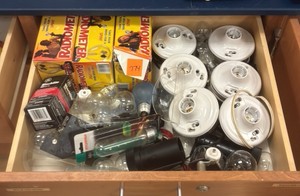 bulb holderslightbulbsradiometers (r134)