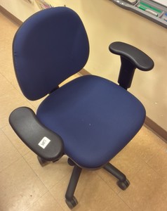 blue office chair (r134)