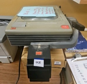 3M overhead transparency projector (R127)