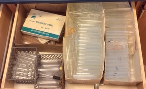 Glass disposable culture tubes and interchangeable syringes (r134)