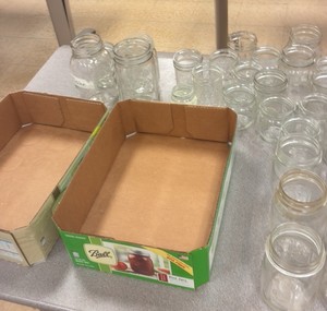 mason jars and lids (R132)