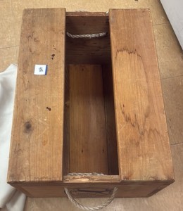 wooden crate (R132)