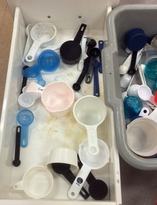 miscellaneous measuring cups (R132)