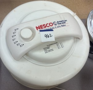 Nesco, food, dehydrator, and jerky maker (R132)