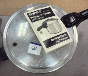 Presco pressure cooker and canner (R132)