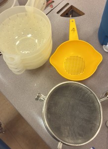 miscellaneous kitchen items (R132)