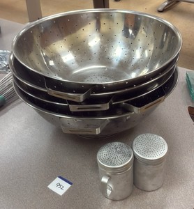 miscellaneous kitchenware (R132)