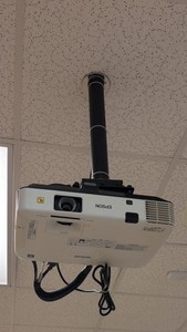 Epson projector (R124)