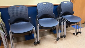 10 blue chairs (Hall 1F)