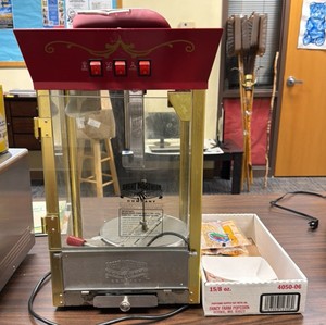 popcorn machine by great Northern popcorn Company  (r114)