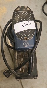 Bosch sander 5-in (R139)
