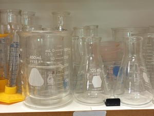 miscellaneous flasks beakers R130