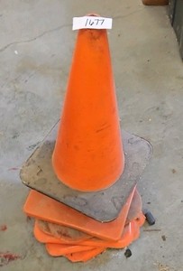 18-in traffic cones x7 (r137)