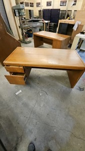 large desk (r137)