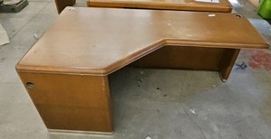 very heavy desk with Outlets (r137)