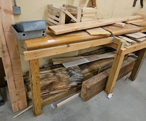 Wood scrap and a large pieces (r137)