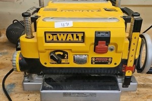 DEWALT Planer, Thickness Planer, 13-Inch, 3 Knife for Larger Cuts, Two Speed 20,000 RPM Motor, Corded (DW735) (r137)